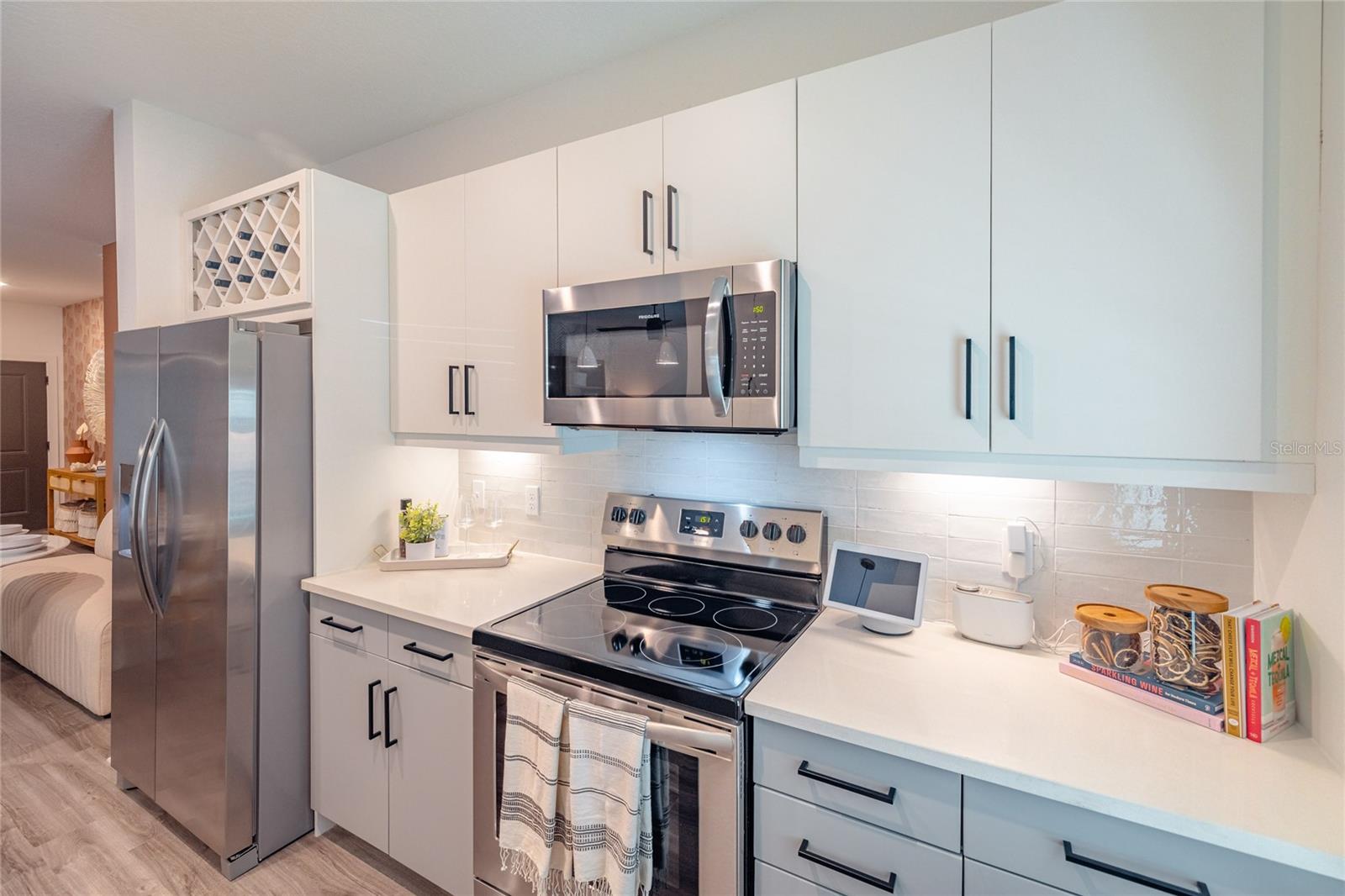 Homes for sale in Sarasota, FL | 1420 Lakefront Dr #1102, Sarasota, FL 34240 | MLS# A4638384