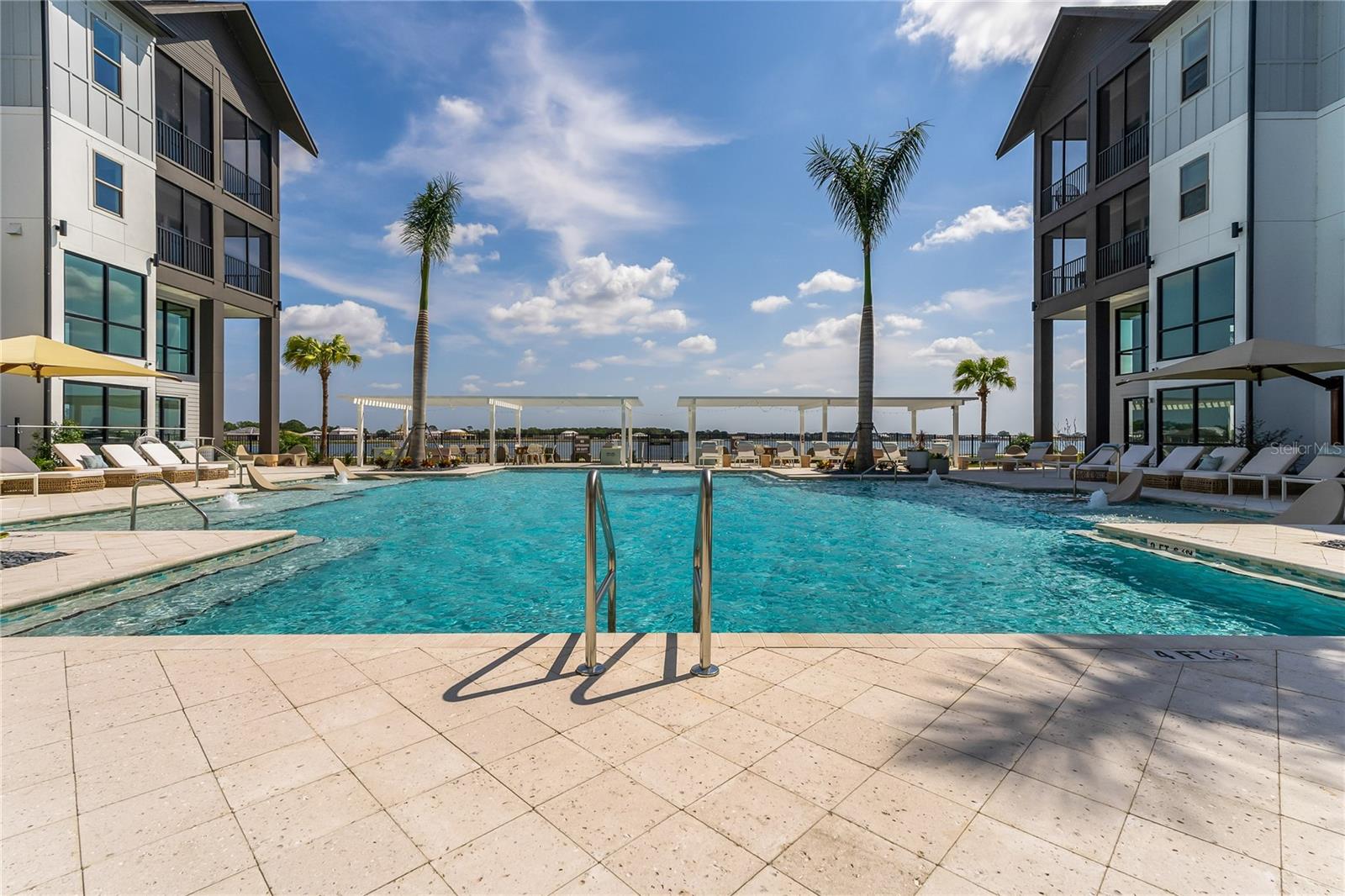 Homes for sale in Sarasota, FL | 1420 Lakefront Dr #1102, Sarasota, FL 34240 | MLS# A4638384