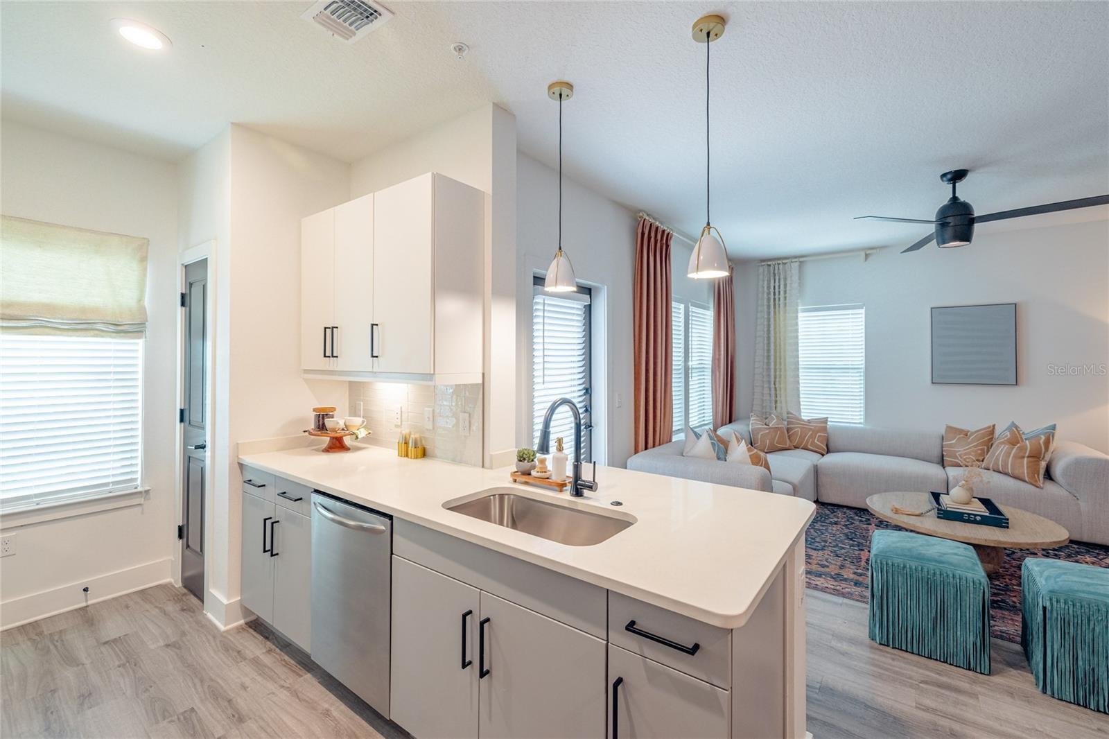 Homes for sale in Sarasota, FL | 1420 Lakefront Dr #1102, Sarasota, FL 34240 | MLS# A4638384