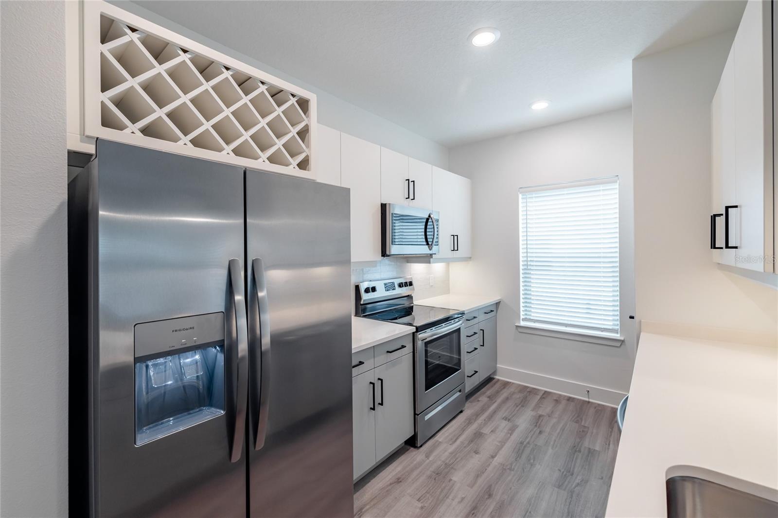 Homes for sale in Sarasota, FL | 1420 Lakefront Dr #6111, Sarasota, FL 34240 | MLS# A4638390