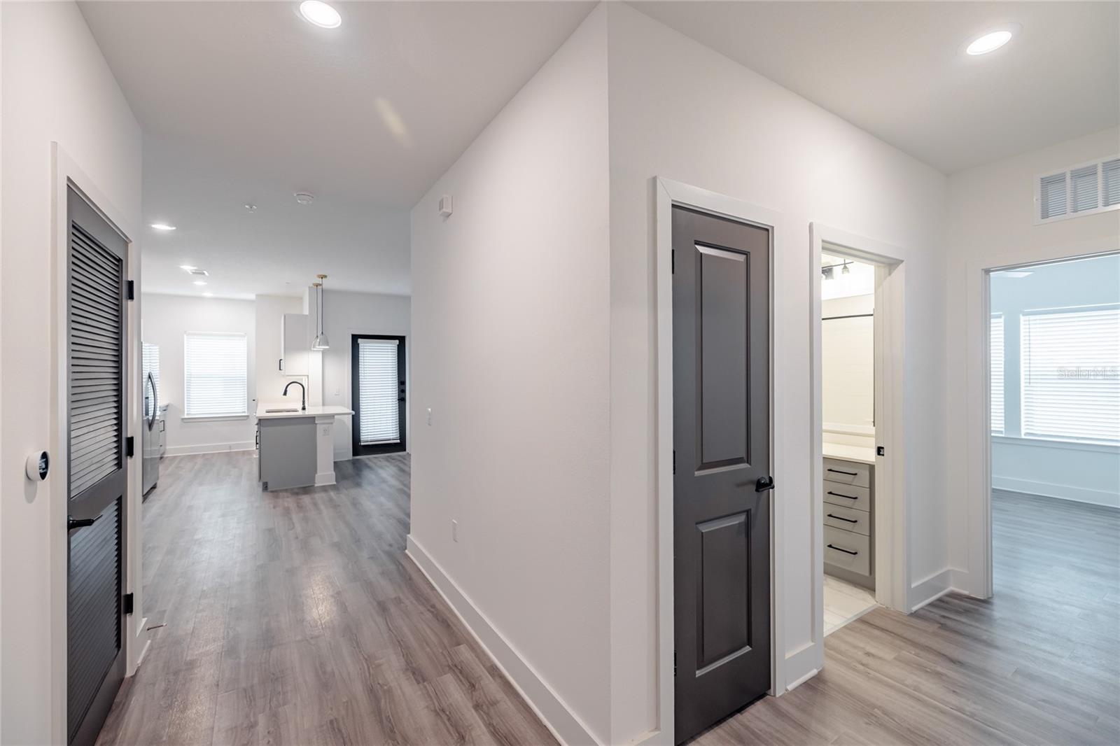 Homes for sale in Sarasota, FL | 1420 Lakefront Dr #6111, Sarasota, FL 34240 | MLS# A4638390