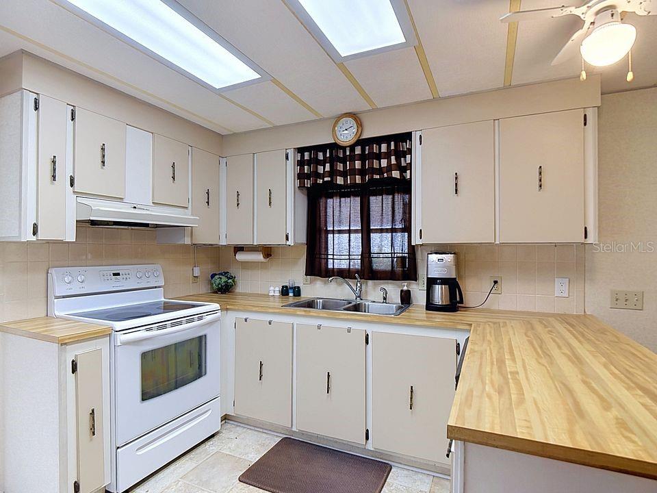 5th image of 1007 Forest Lake Dr, Lakeland, FL 33809 | MLS# L4951380