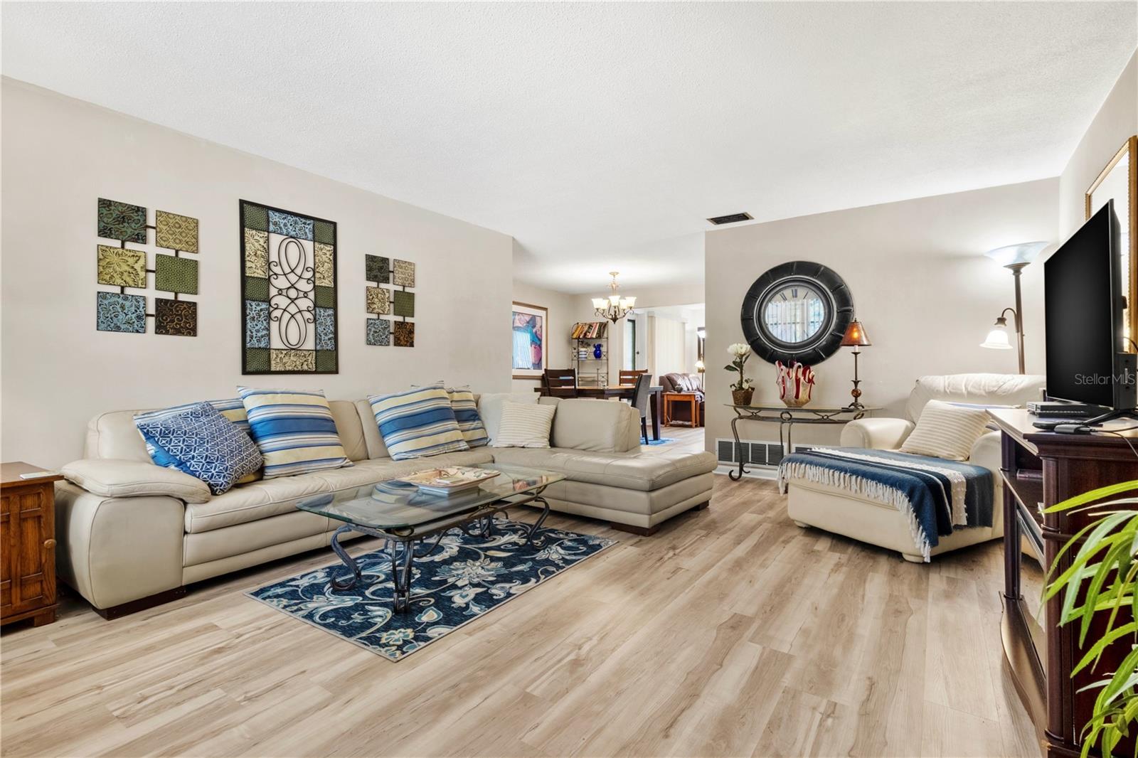 Homes for sale in Dunedin, FL | 501 Milwaukee Ave, Dunedin, FL 34698 | MLS# TB8368604