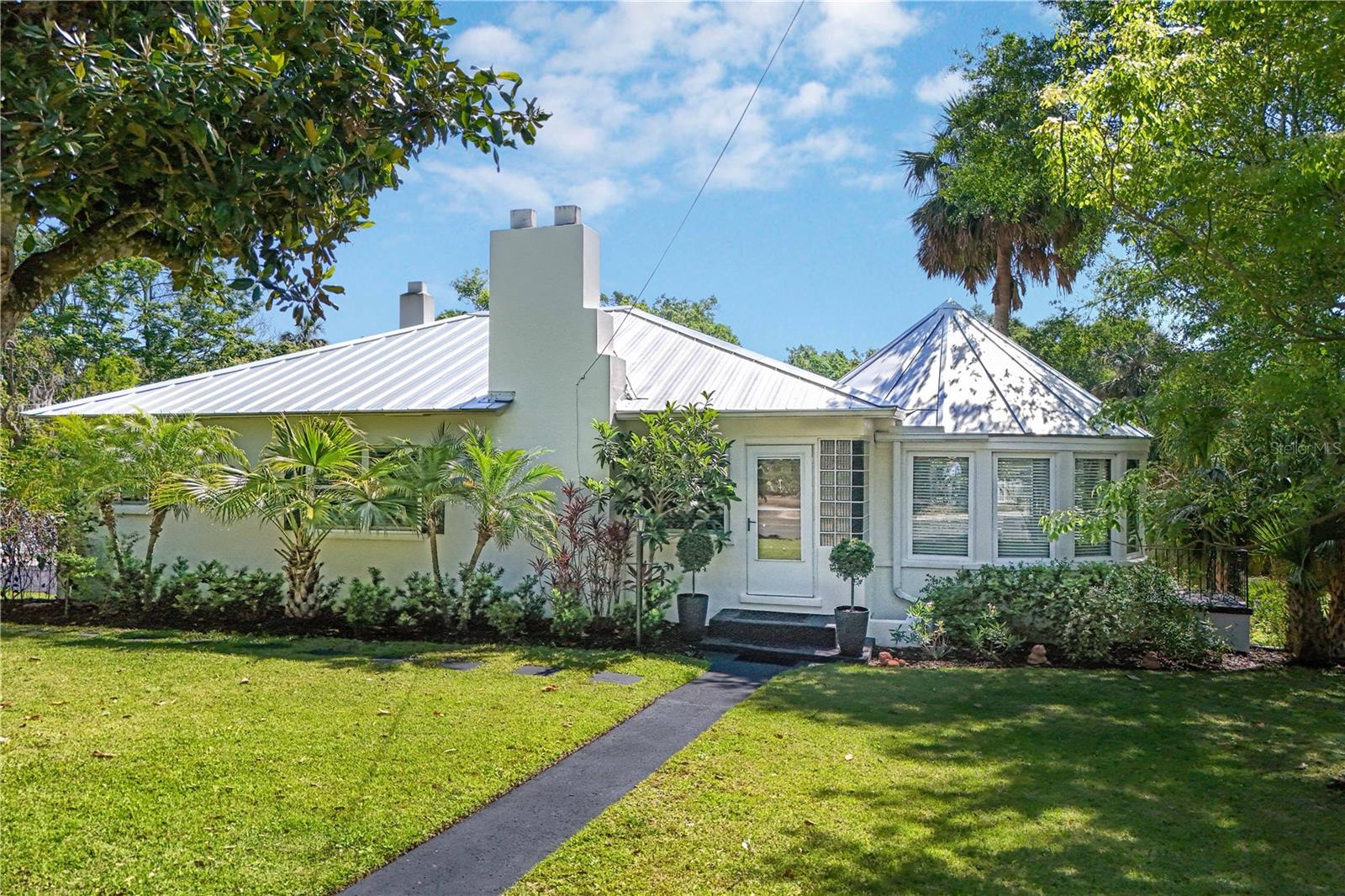 Homes for sale in Mount Dora, FL | 306 N Clayton St, Mount Dora, FL 32757 | MLS# G5095795