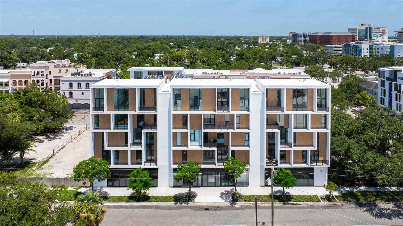 1st image of 430 Kumquat Ct #202, Sarasota, FL 34236 | MLS# A4650002