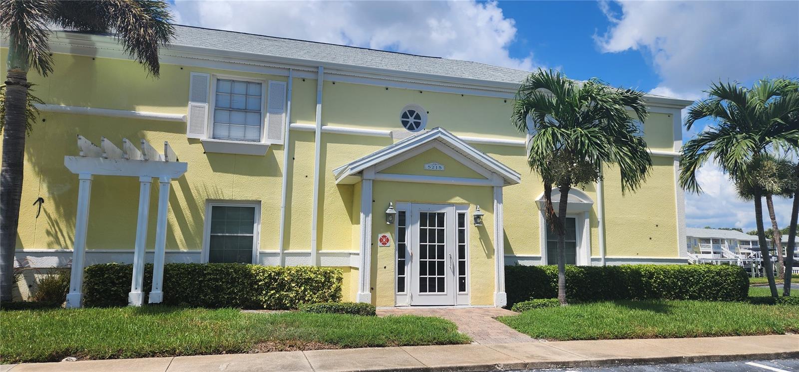 Homes for sale in Saint Petersburg, FL | 5215 Coquina Key Dr Se #B, Saint Petersburg, FL 33705 | MLS# TB8379477