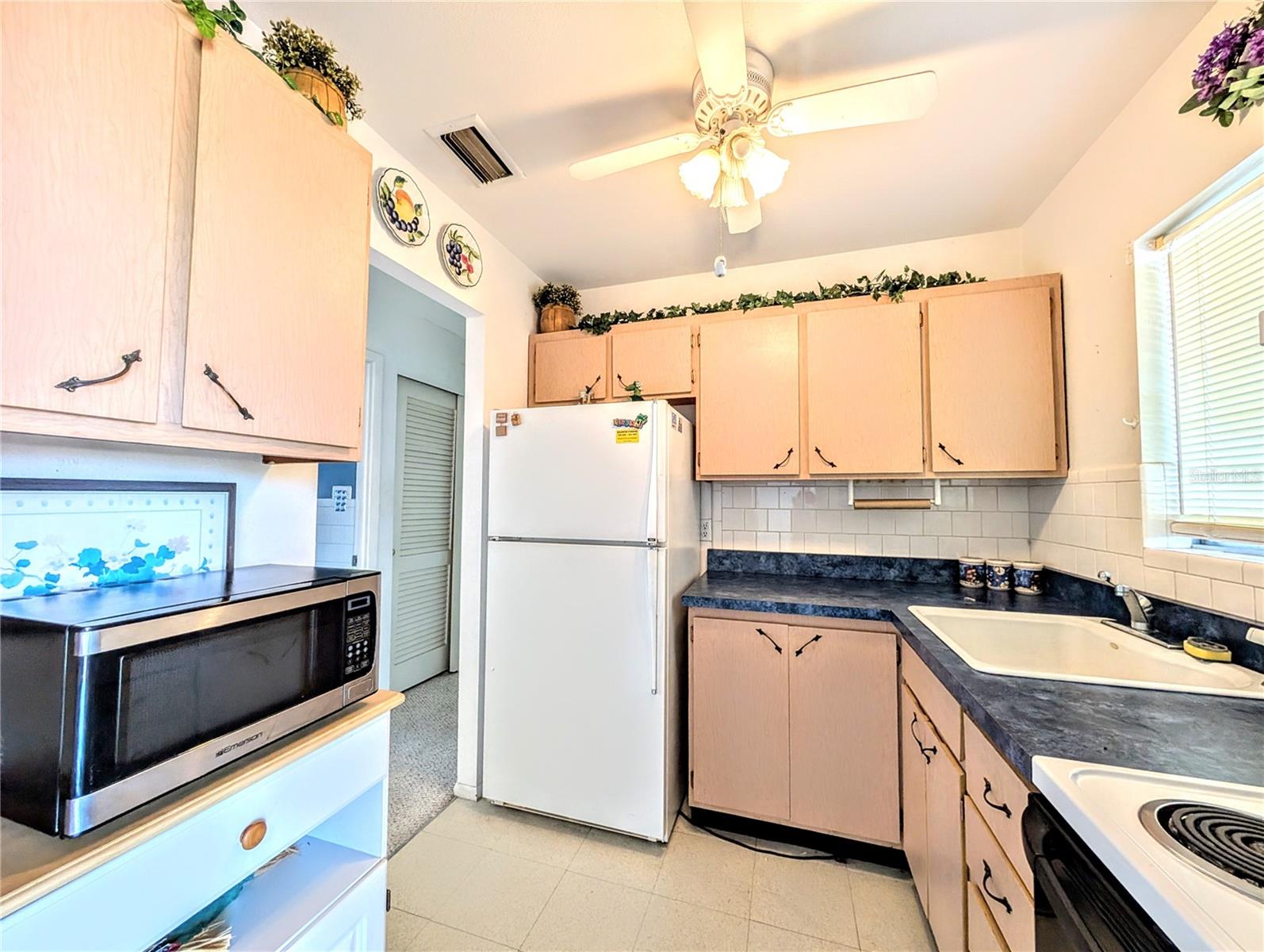 3rd image of 5951 Todd St, BRADENTON, FL 34207