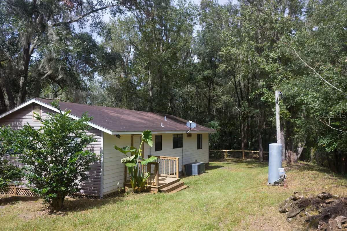 Homes for sale in Reddick, FL | 14121 Nw Hwy 225, Reddick, FL 32686 | MLS# OM700815