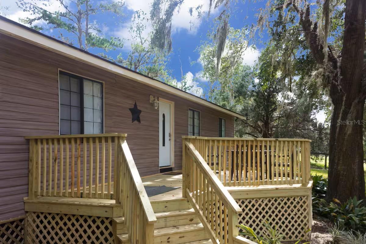 Homes for sale in Reddick, FL | 14121 Nw Hwy 225, Reddick, FL 32686 | MLS# OM700815