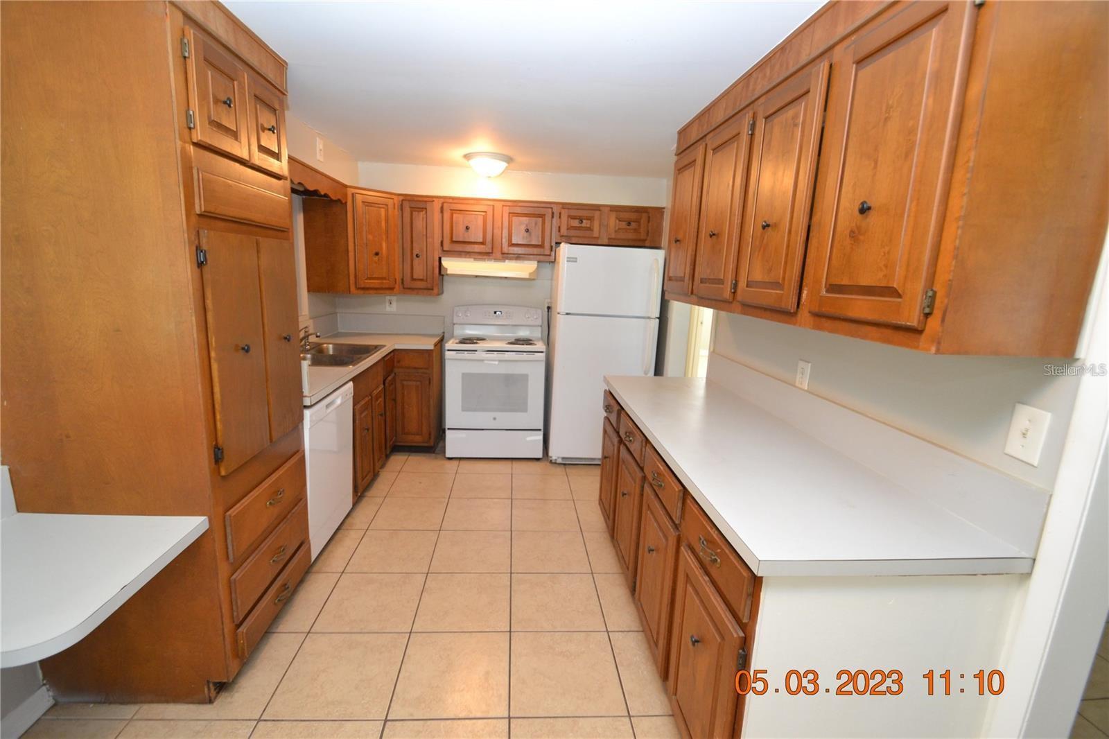 Homes for sale in Plant City, FL | 300 Midwood Dr, Plant City, FL 33566 | MLS# W7876196