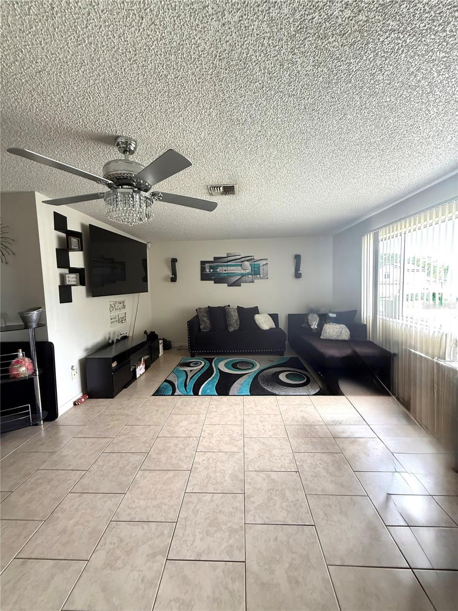 Homes for sale in Deltona, FL | 1556 Ferendina Dr, Deltona, FL 32725 | MLS# V4943124