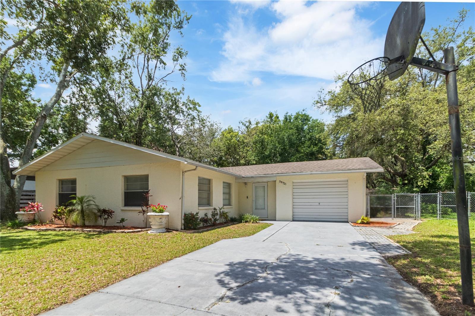 Homes for sale in Zephyrhills, FL | 39721 Meadowood Loop, Zephyrhills, FL 33542 | MLS# TB8394144