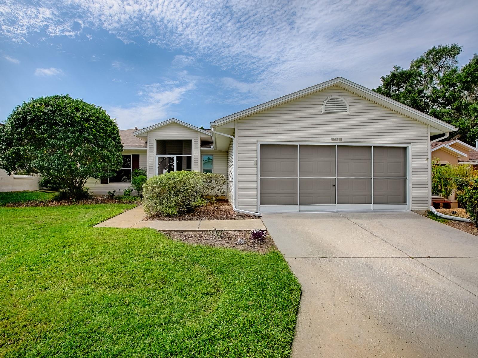 Homes for sale in Leesburg, FL | 712 Old Oaks Ln, Leesburg, FL 34748 | MLS# G5098017