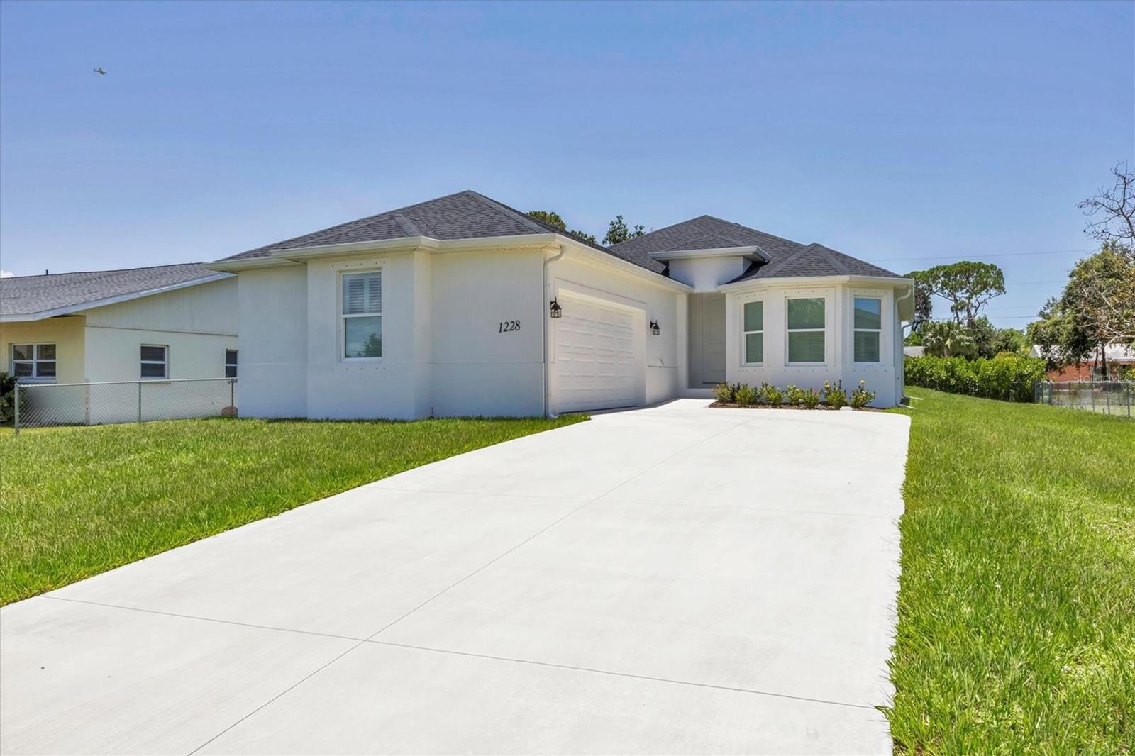 Homes for sale in Venice, FL | 1228 Pineland Ave, Venice, FL 34285 | MLS# N6139198