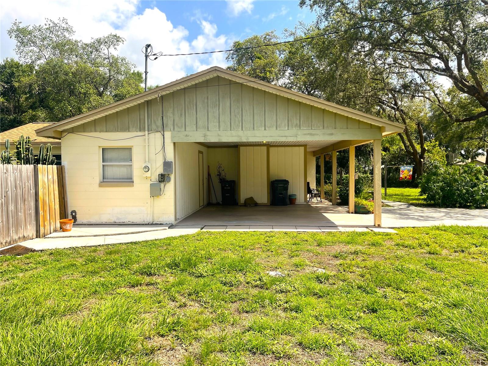 Homes for sale in Lakeland, FL | 8110 Walt Williams Rd, Lakeland, FL 33809 | MLS# P4935105