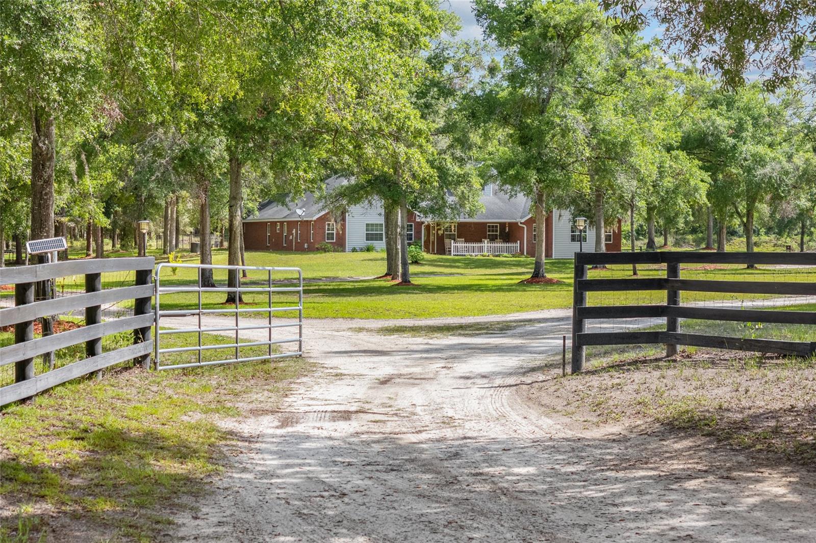 Homes for sale in Fort White, FL | 1827 Sw Shiloh St, Fort White, FL 32038 | MLS# GC531577