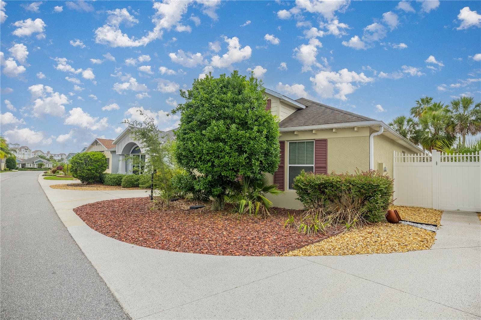 Homes for sale in The Villages, FL | 1204 Flamingo Pl, The Villages, FL 32162 | MLS# OM703264