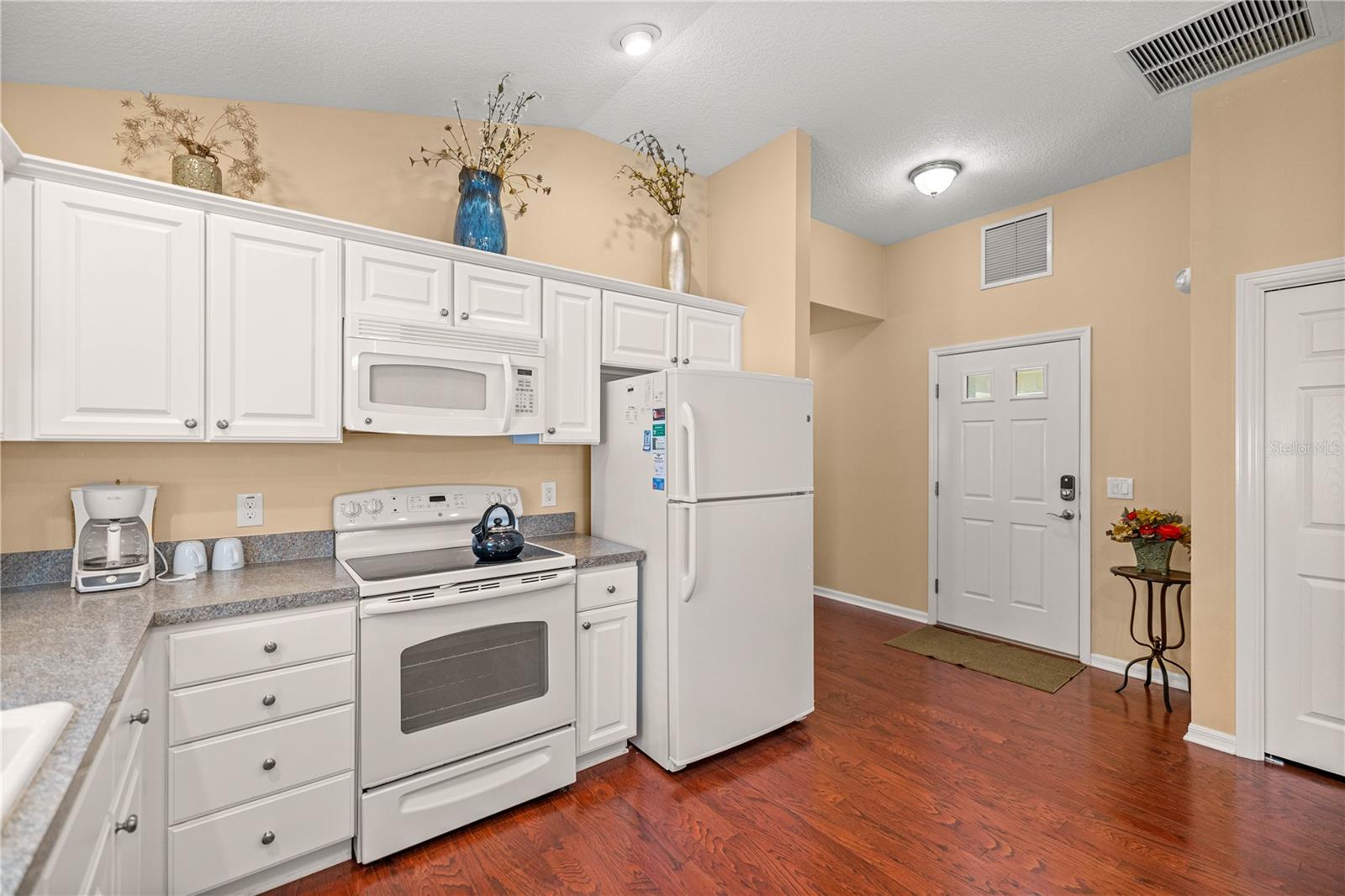Homes for sale in The Villages, FL | 1204 Flamingo Pl, The Villages, FL 32162 | MLS# OM703264