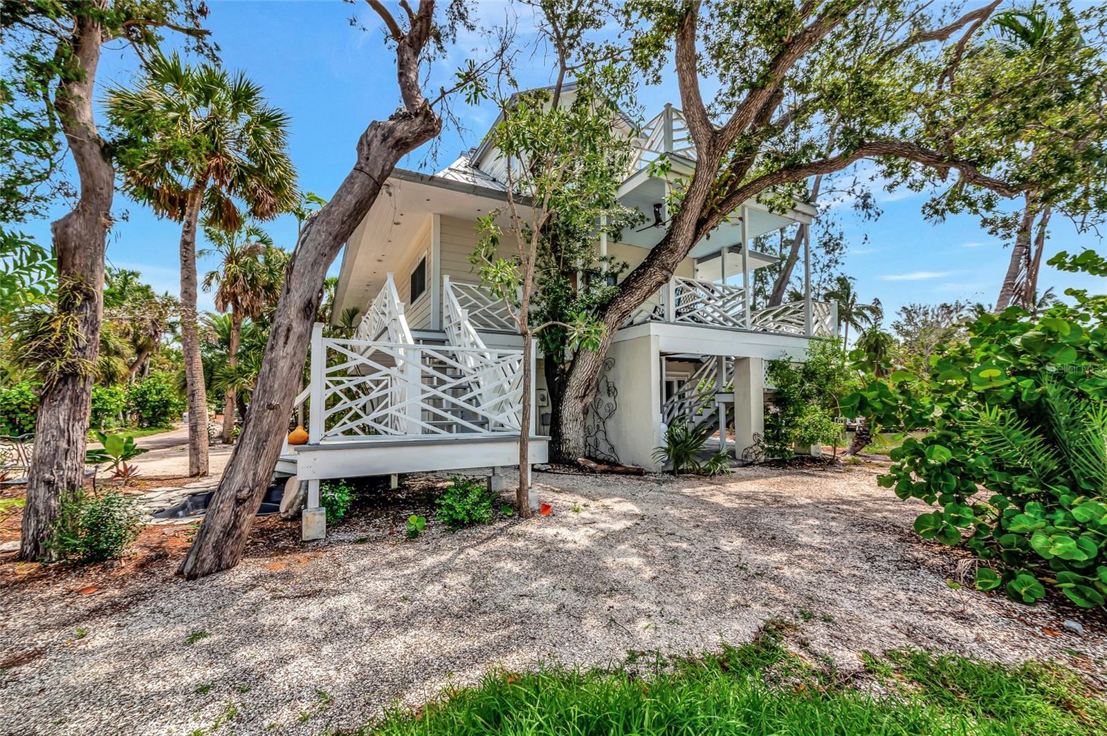 Homes for sale in Sarasota, FL | 3737 Bayou Louise Ln, Sarasota, FL 34242 | MLS# A4655333