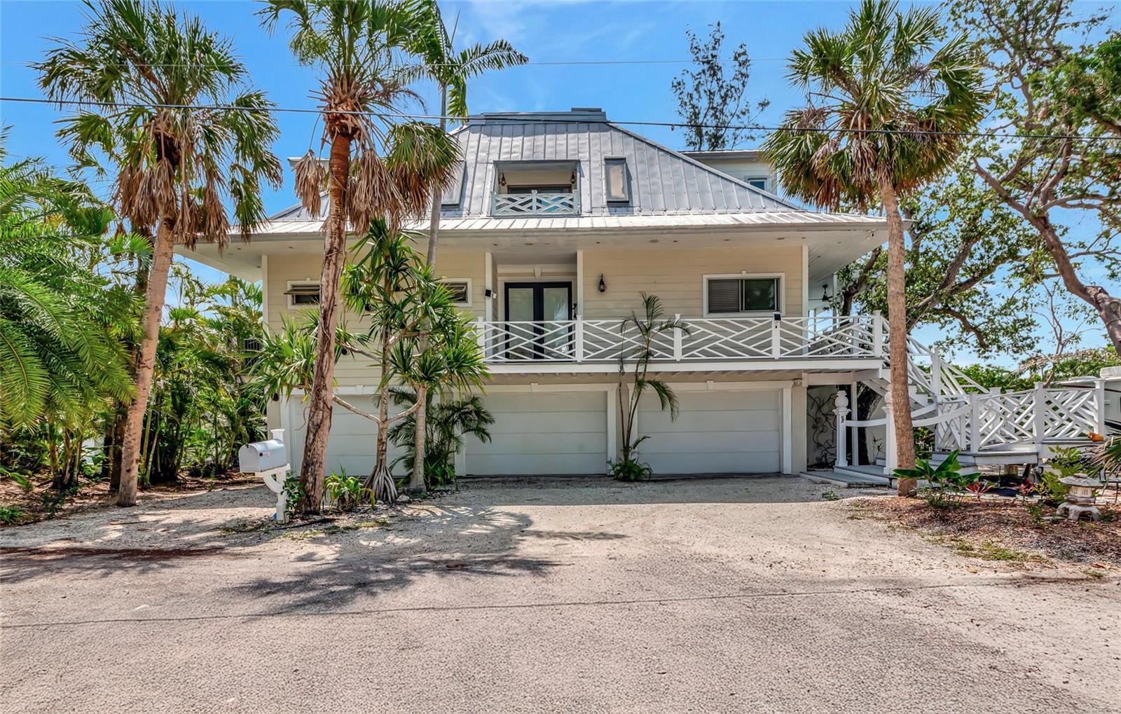 Homes for sale in Sarasota, FL | 3737 Bayou Louise Ln, Sarasota, FL 34242 | MLS# A4655333