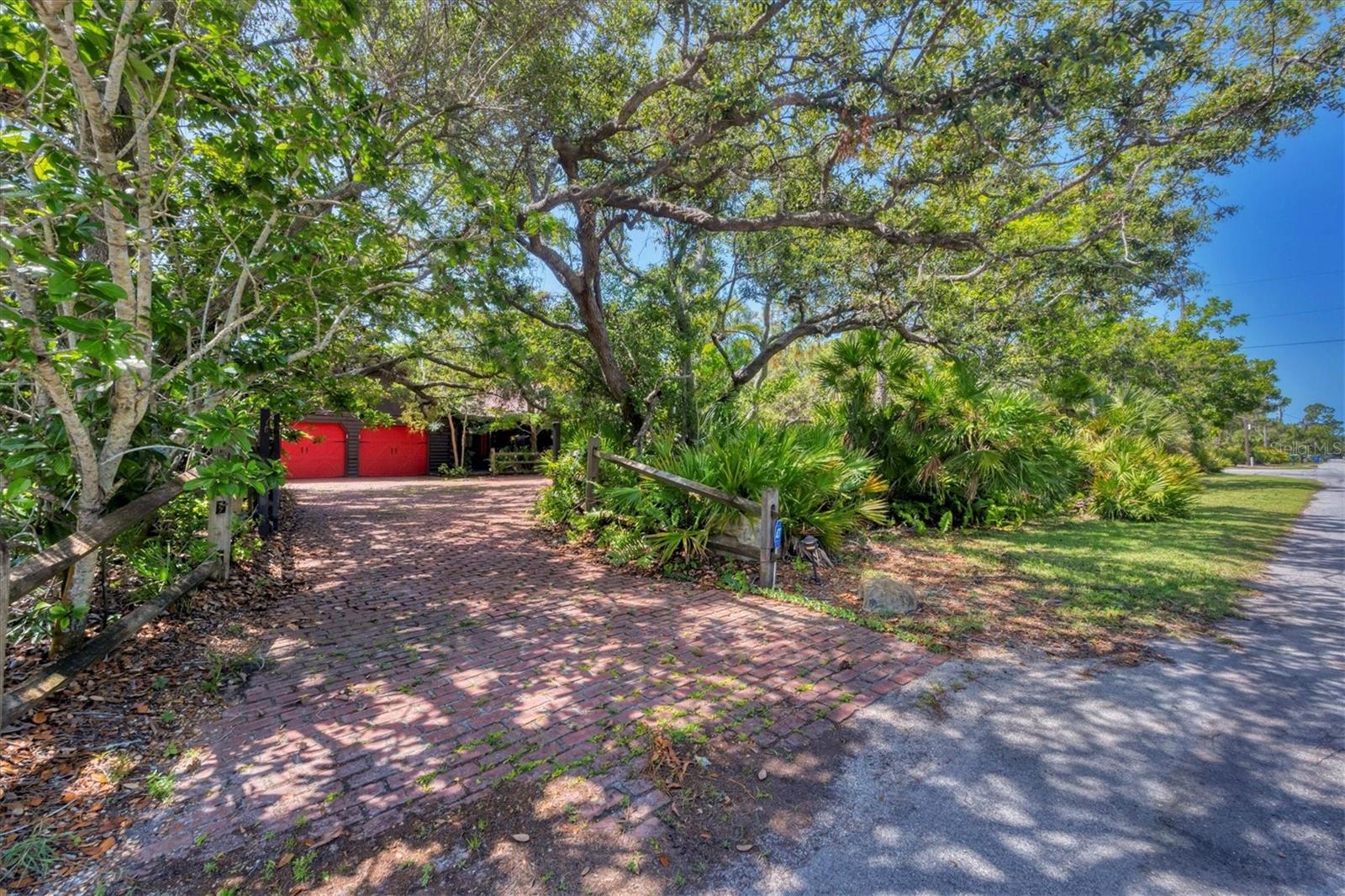 Homes for sale in Englewood, FL | 1550 Bayshore Dr, Englewood, FL 34223 | MLS# D6142679