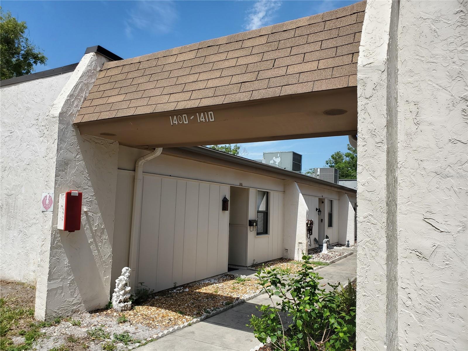 Homes for sale in Clearwater, FL | 1406 Arrowhead Cir W, Clearwater, FL 33759 | MLS# TB8395076