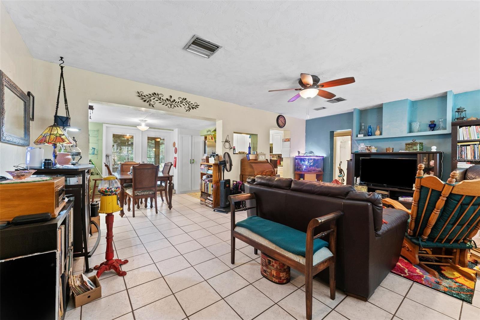 Homes for sale in Tampa, FL | 9602 N Rome Ave, Tampa, FL 33612 | MLS# TB8395154