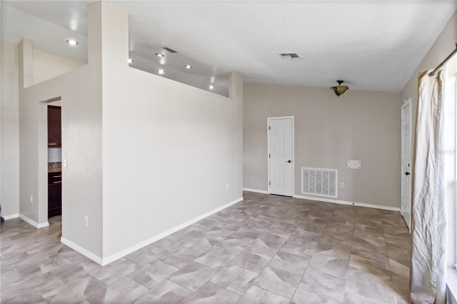 Homes for sale in Winter Haven, FL | 367 Cloverdale Rd, Winter Haven, FL 33884 | MLS# L4953637