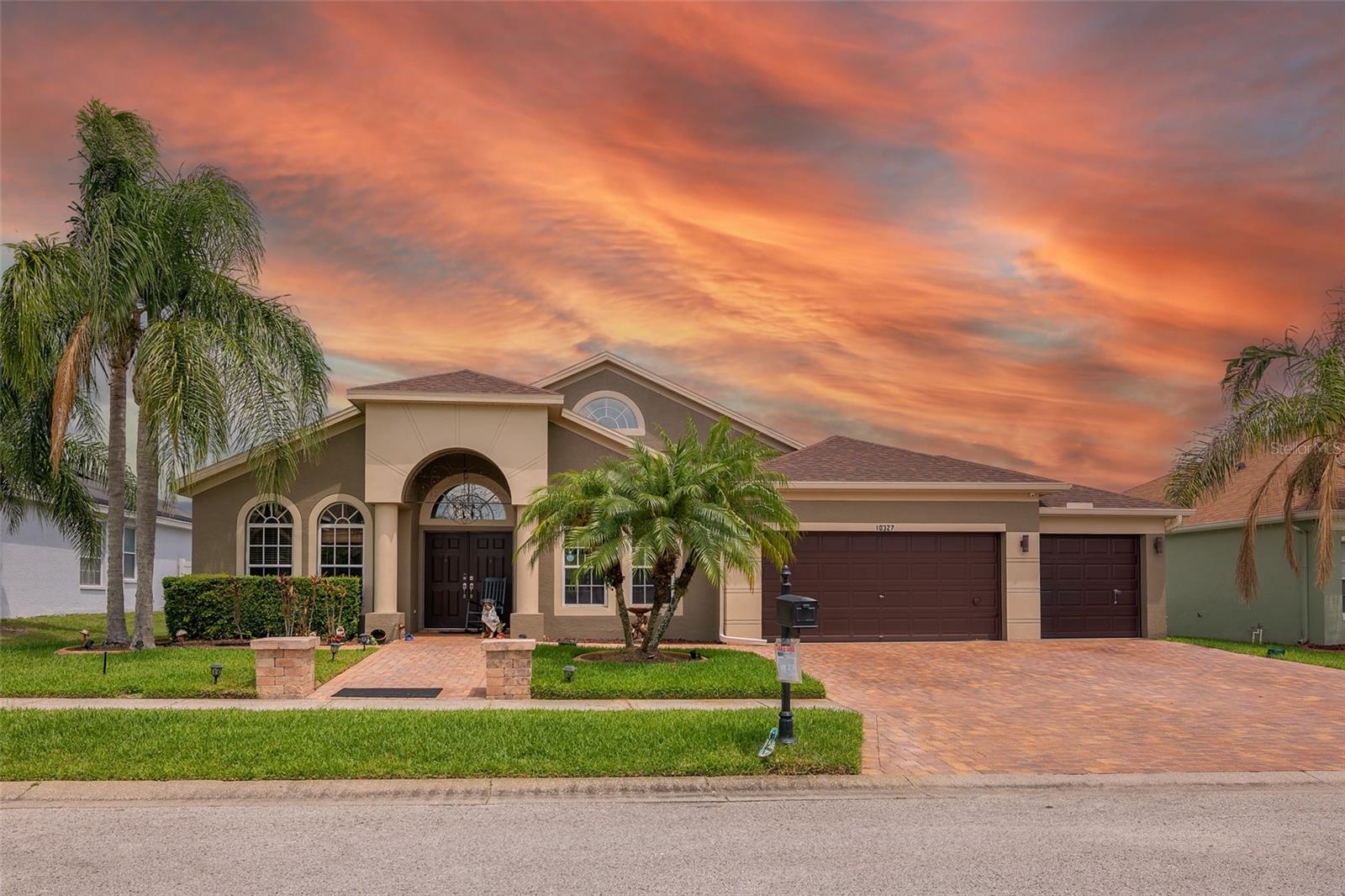 Homes for sale in Tampa, FL | 10327 Meadow Crossing Dr, Tampa, FL 33647 | MLS# TB8398716