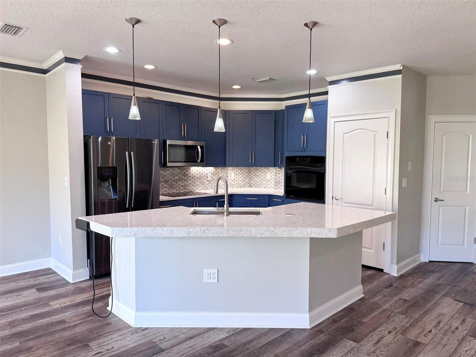 Homes for sale in Apollo Beach, FL | 6315 Sunset Bay Cir, Apollo Beach, FL 33572 | MLS# TB8402894