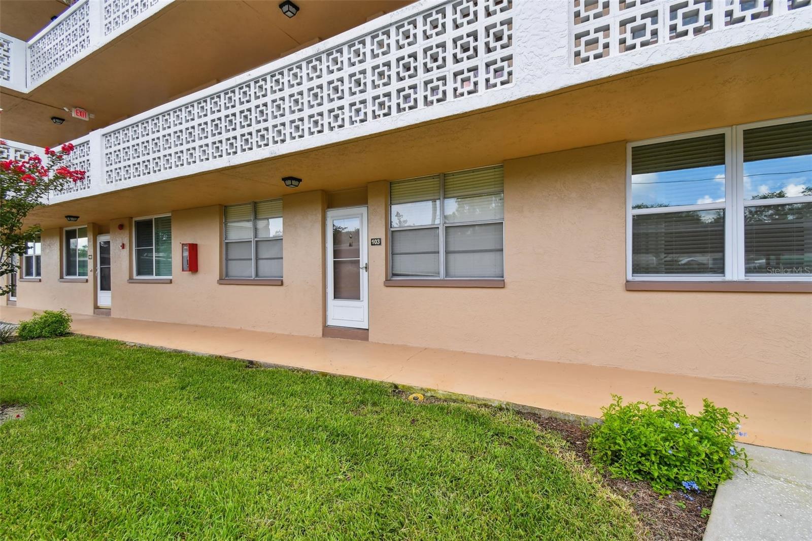2nd image of 5095 Bay St Ne #103, St Petersburg, FL 33703 | MLS# TB8409934