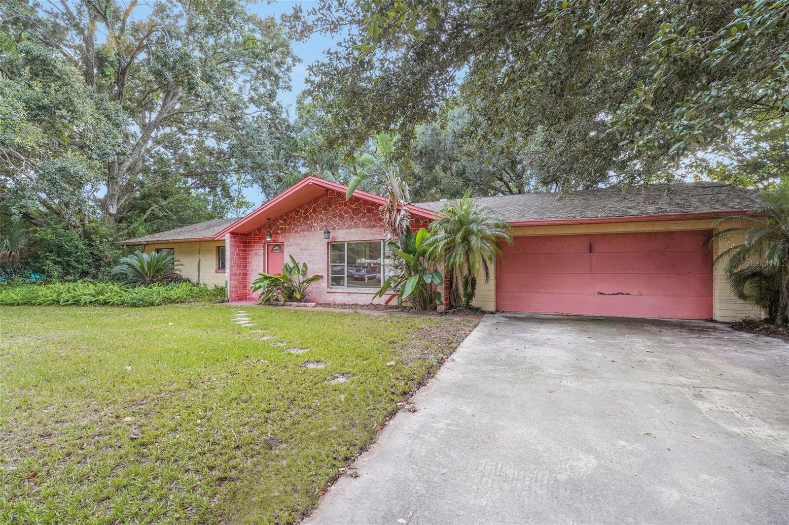 Homes for sale in Altamonte Springs, FL | 1221 Forest Cir, Altamonte Springs, FL 32714 | MLS# O6333600