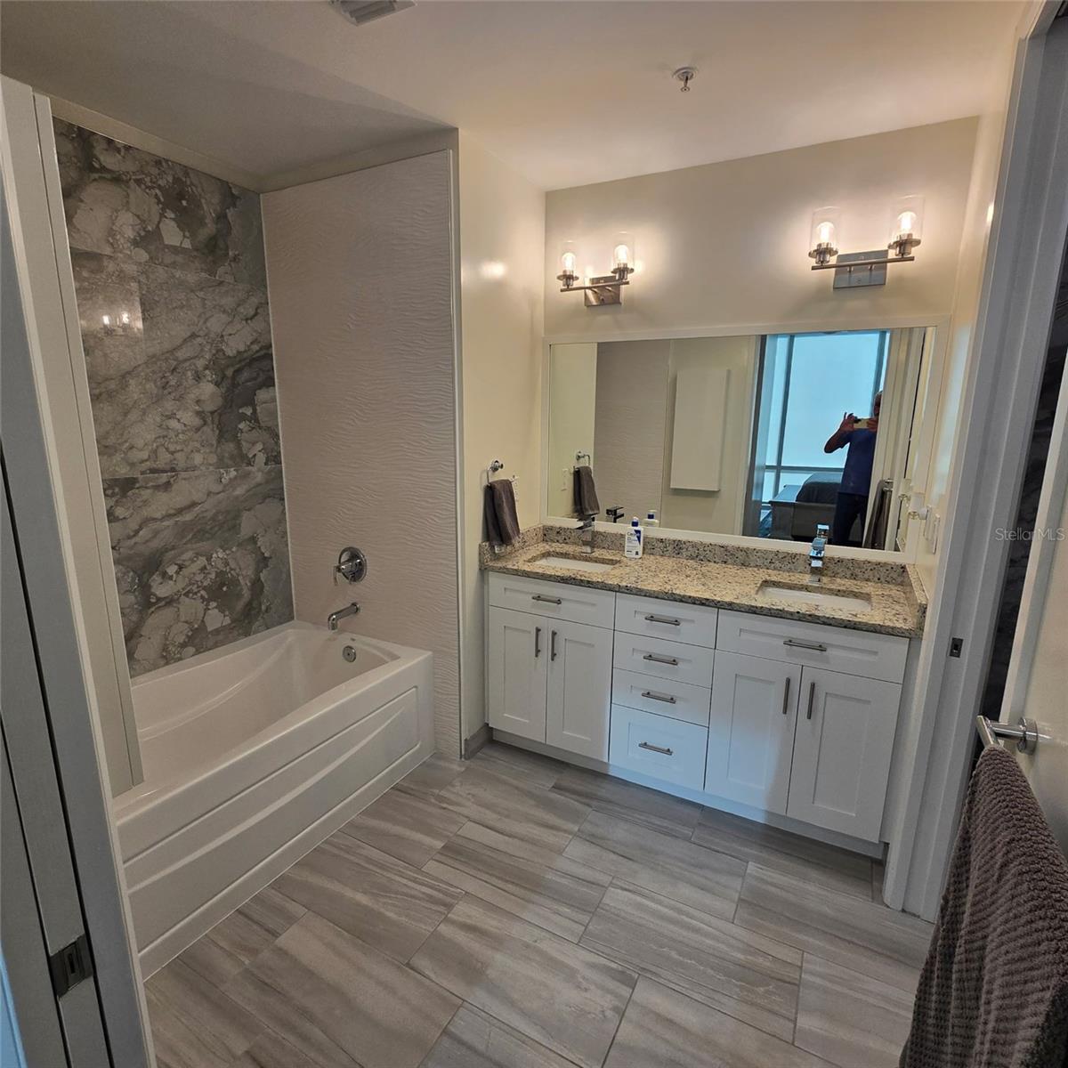 3rd image of 150 E Robinson St #2409, Orlando, FL 32801 | MLS# O6336112