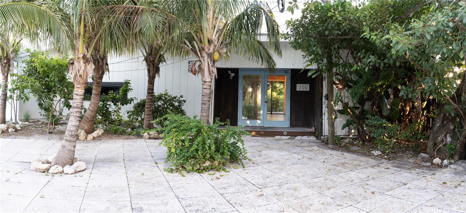 2nd image of 300 Garden Ln, Sarasota, FL 34242 | MLS# A4662830