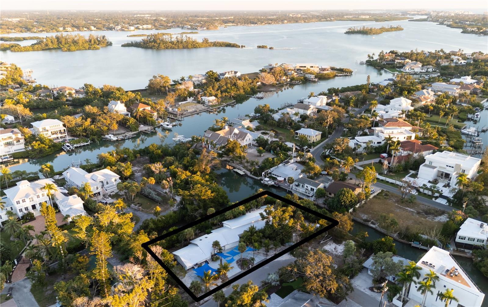 3rd image of 300 Garden Ln, Sarasota, FL 34242 | MLS# A4662830