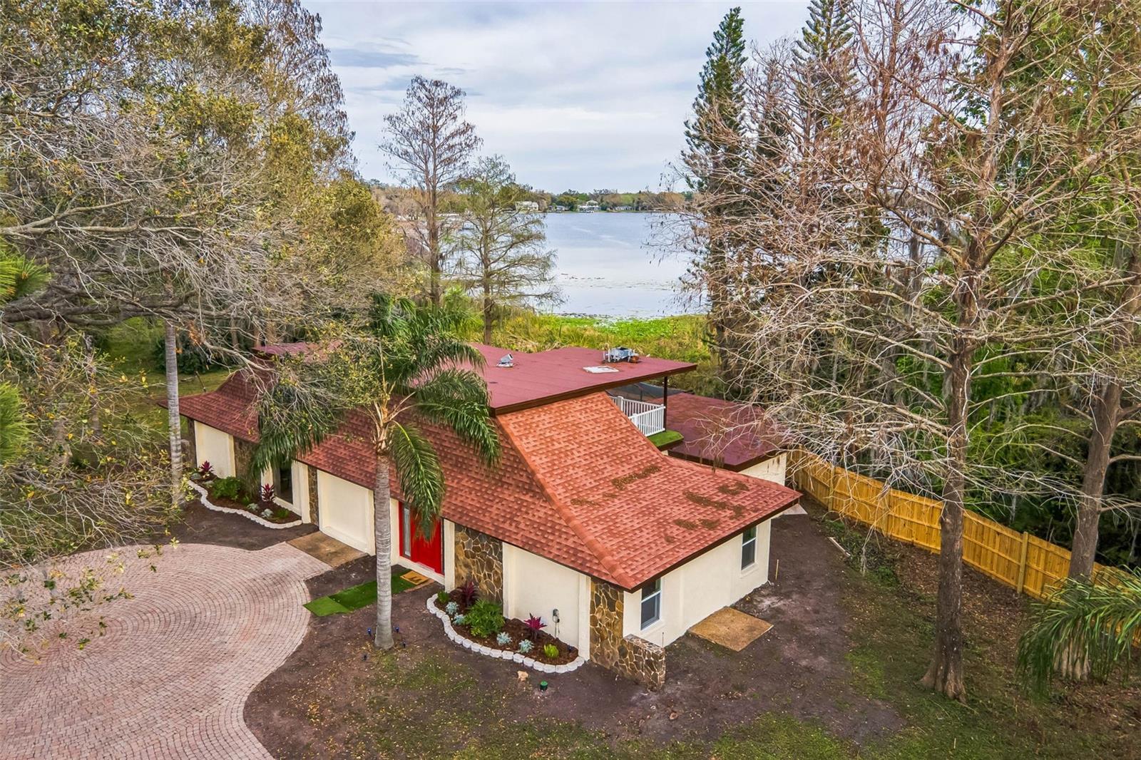 Homes for sale in Tampa, FL | 14333 Lake Magdalene Blvd, Tampa, FL 33618 | MLS# TB8423151