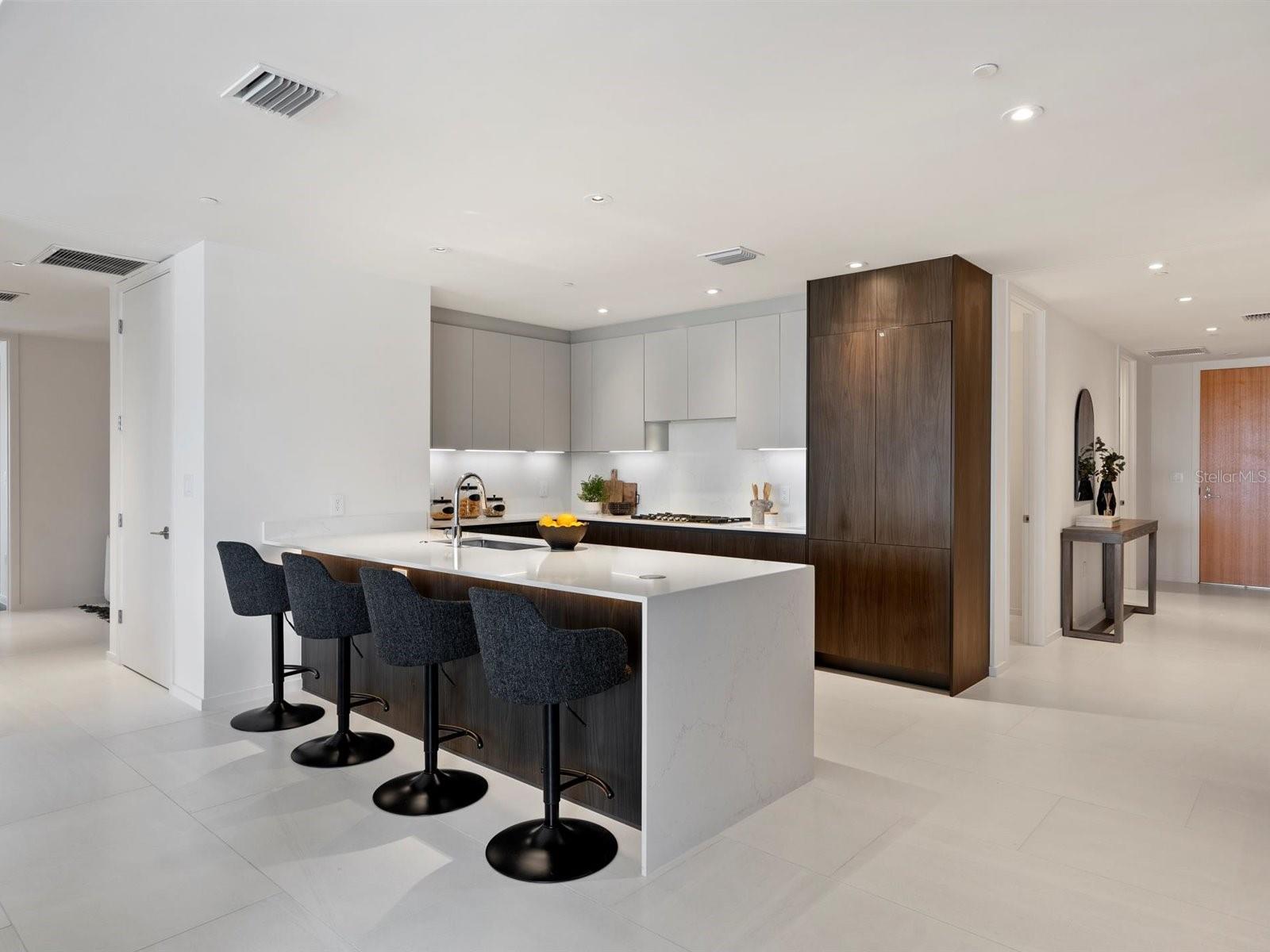 3rd image of 1020 Sunset Point Rd #103, Clearwater, FL 33755 | MLS# TB8435690