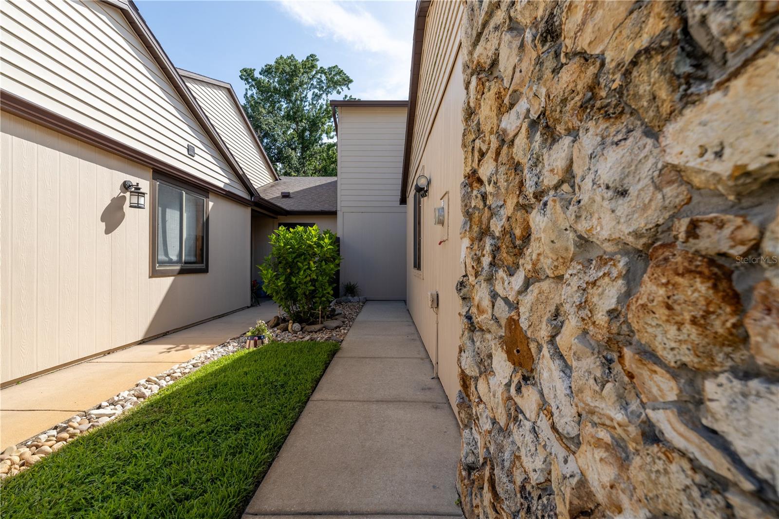 Homes for sale in New Smyrna Beach, FL | 367 Castlewood Ln, New Smyrna Beach, FL 32168 | MLS# NS1086186