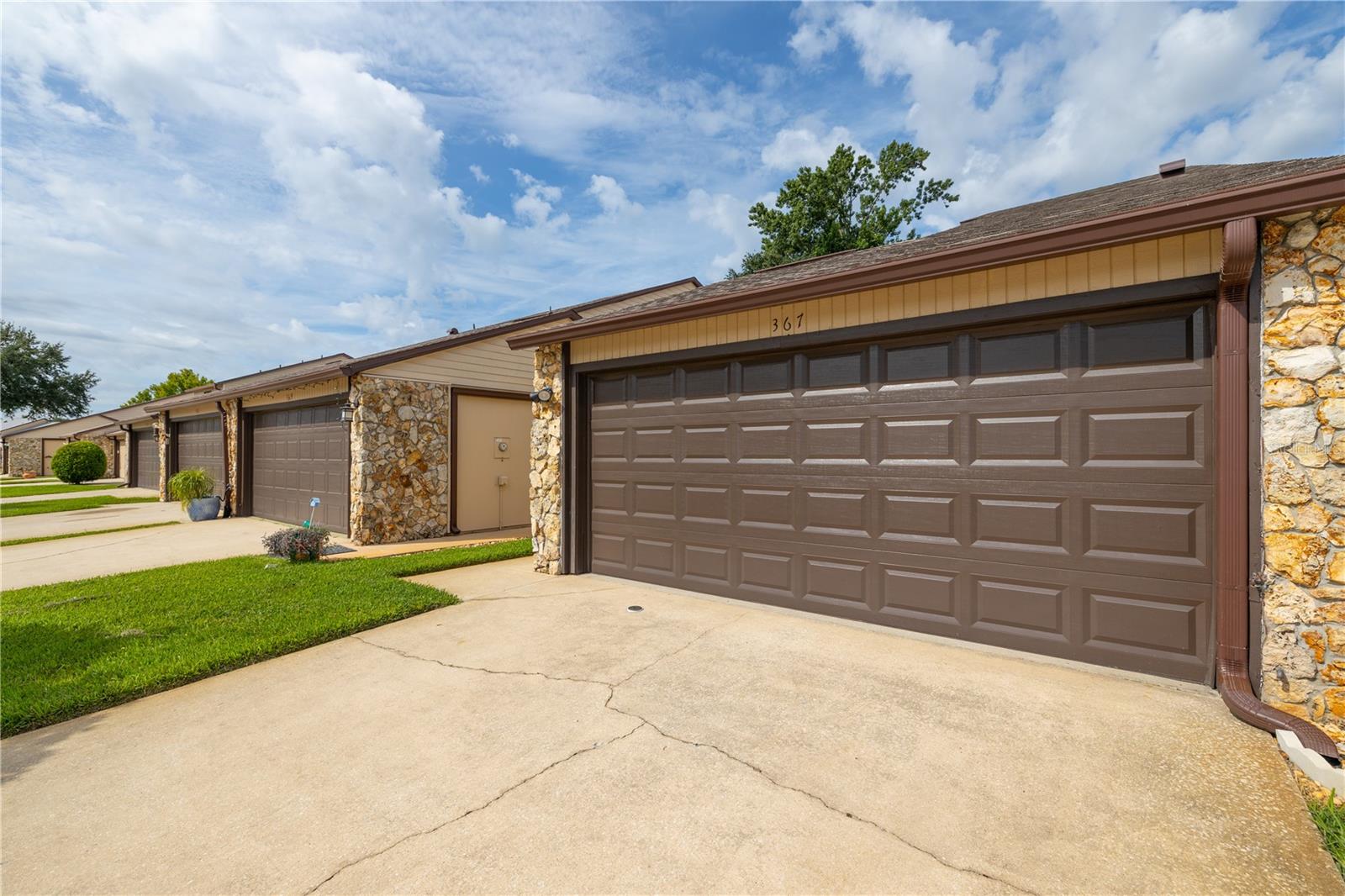 Homes for sale in New Smyrna Beach, FL | 367 Castlewood Ln, New Smyrna Beach, FL 32168 | MLS# NS1086186