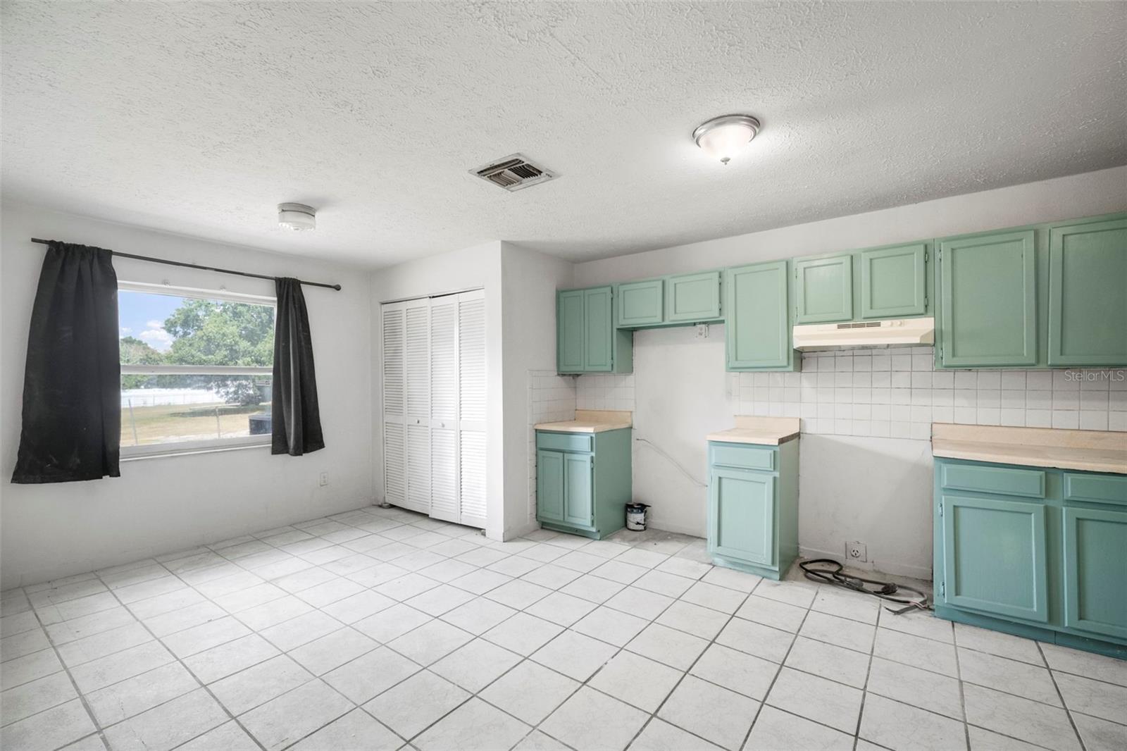 Homes for sale in Tampa, FL | 4906 E Idlewild Ave, Tampa, FL 33610 | MLS# TB8437499