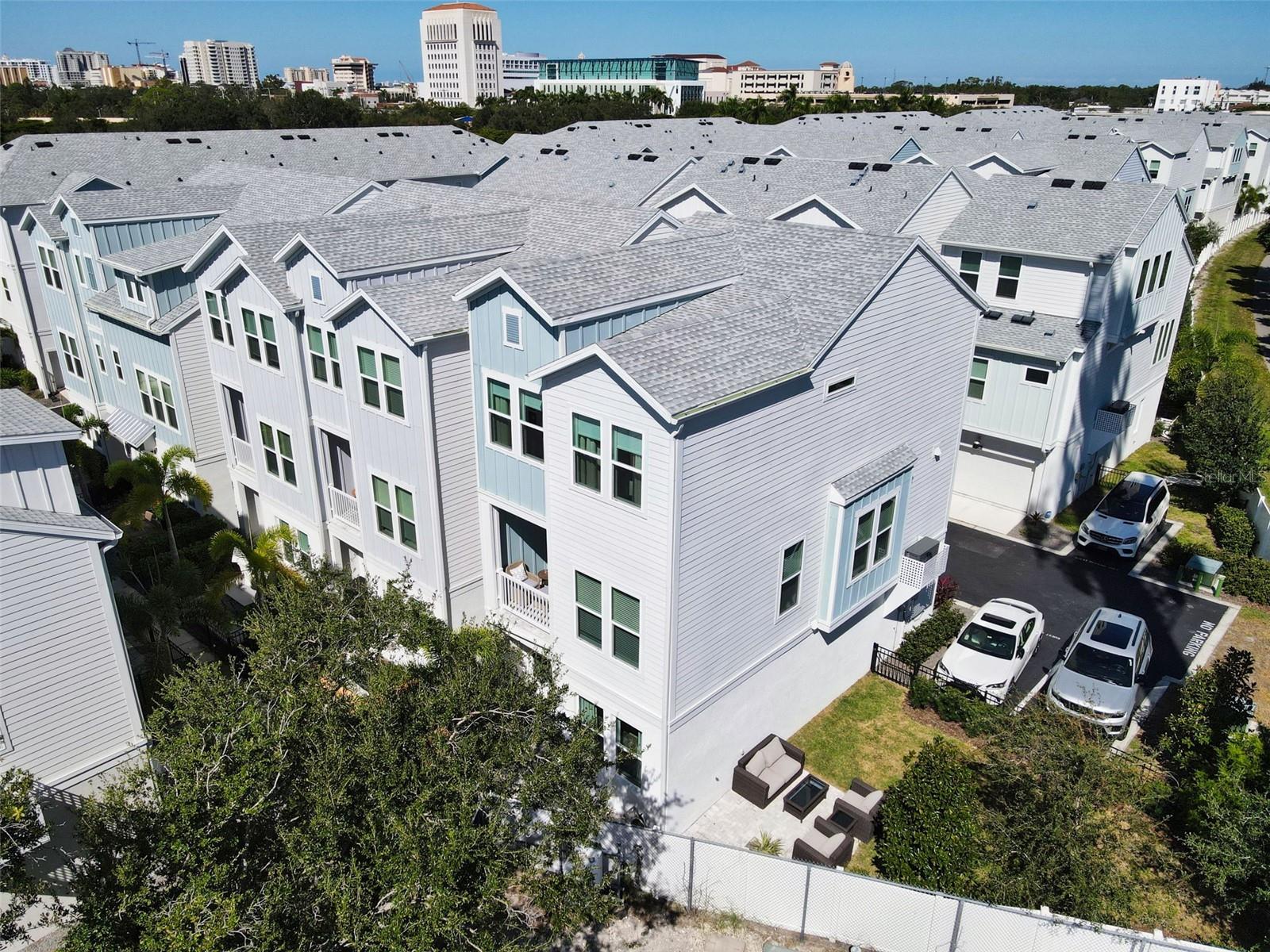 2nd image of 2467 Mangum Ct, Sarasota, FL 34237 | MLS# A4669179