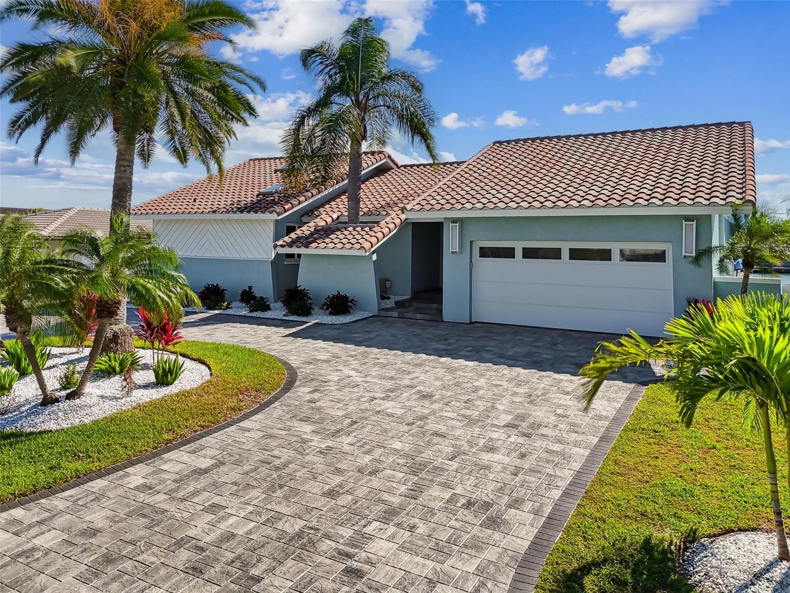 2nd image of 320 Belle Isle Ave, Belleair Beach, FL 33786 | MLS# TB8440328