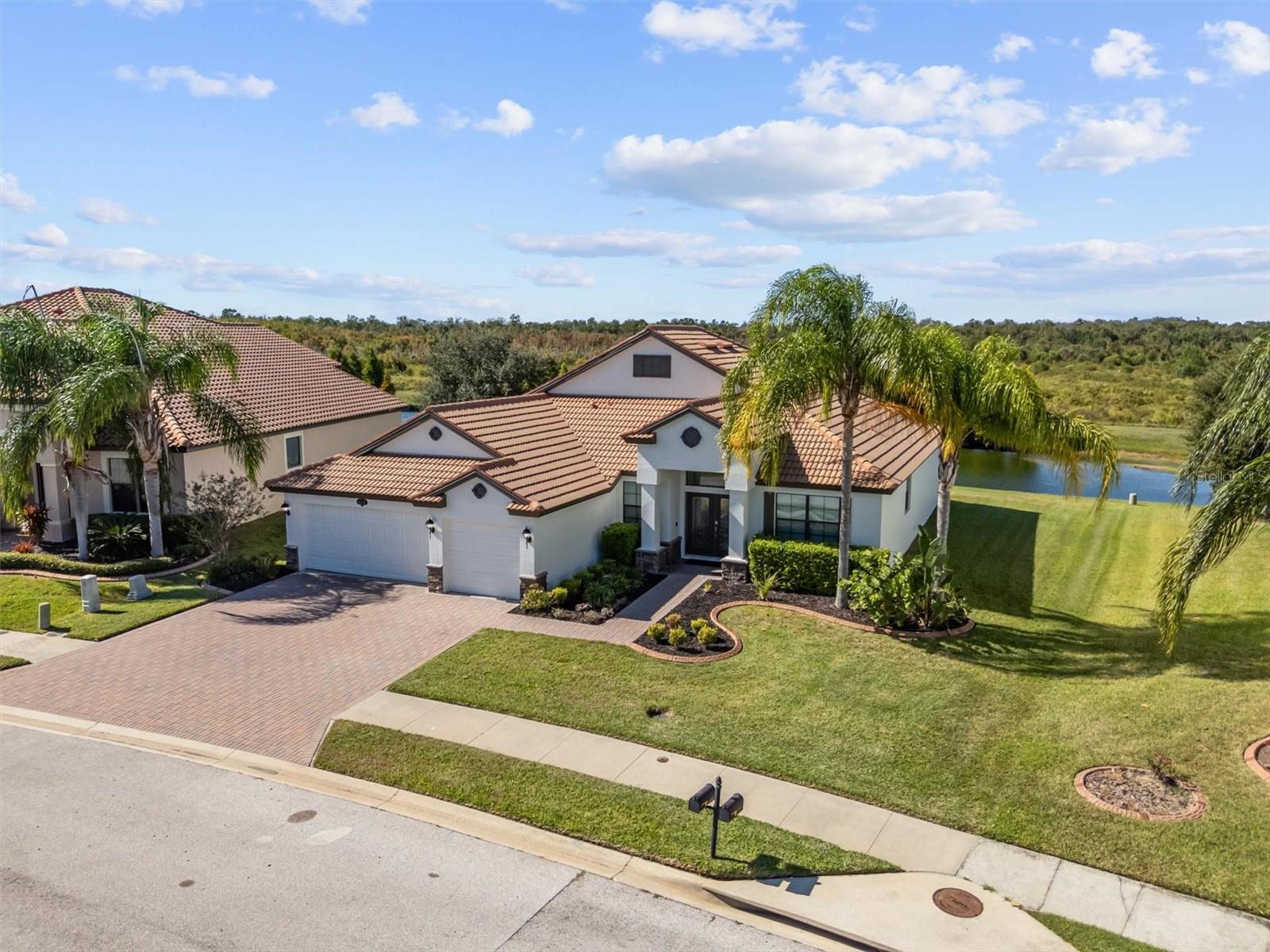 Homes for sale in Lakeland, FL | 4056 Sunset Lake Dr, Lakeland, FL 33810 | MLS# L4956768