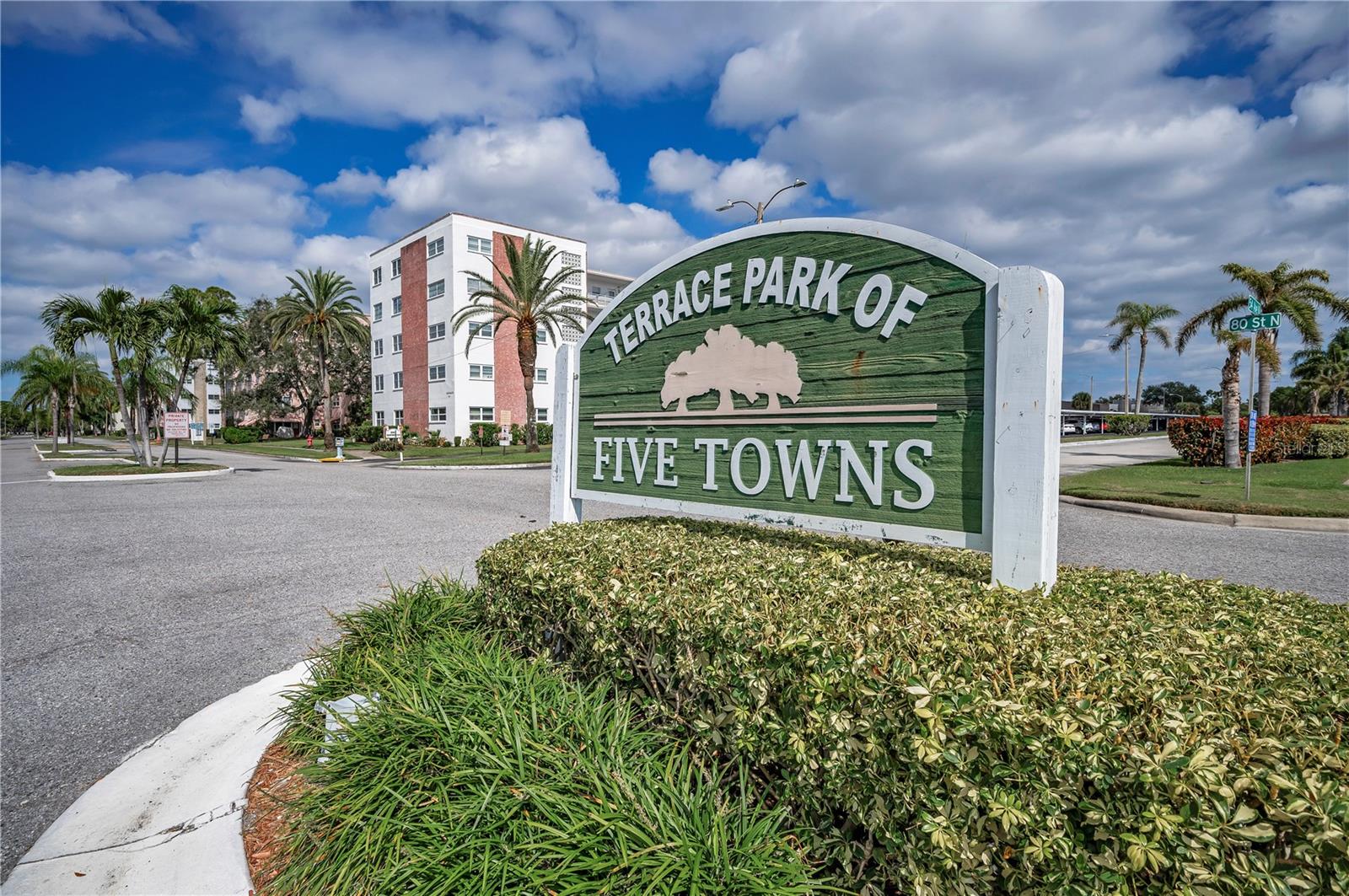 2nd image of 5501 80Th St N #405, Saint Petersburg, FL 33709 | MLS# TB8442006
