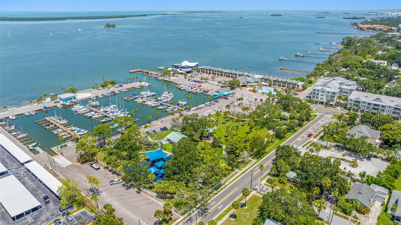 2nd image of 400 Glennes Ln, DUNEDIN, FL 34698