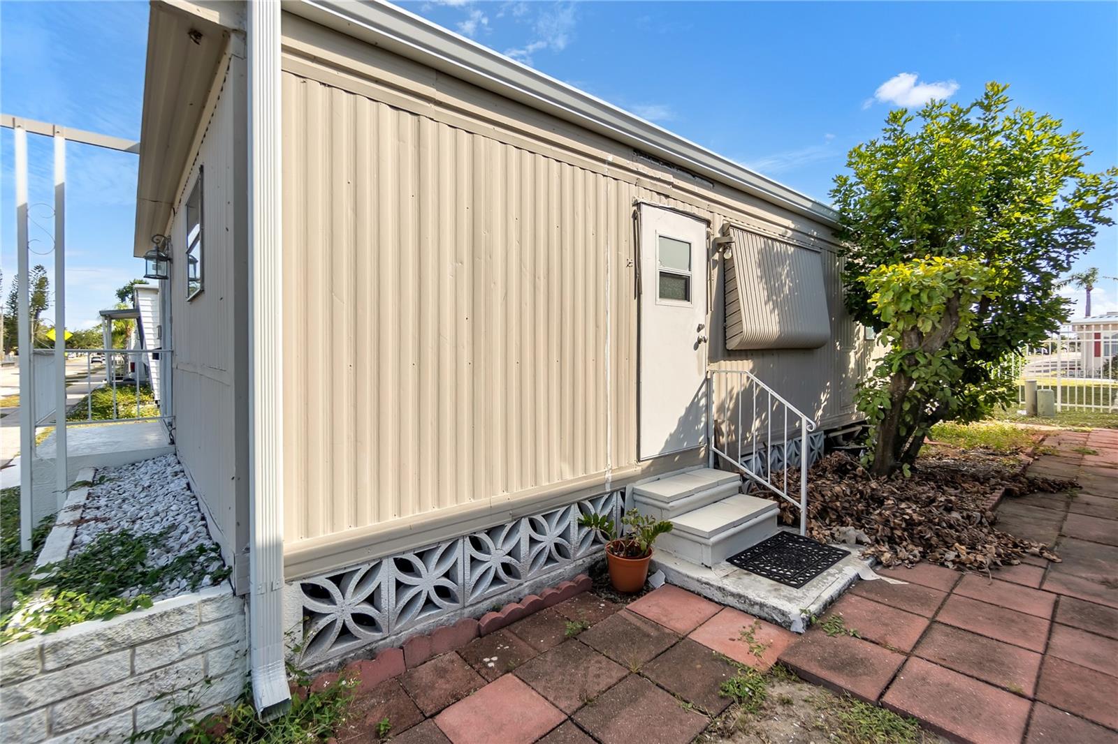 Homes for sale in Bradenton, FL | 1709 W 21St Ave W, Bradenton, FL 34205 | MLS# A4670610