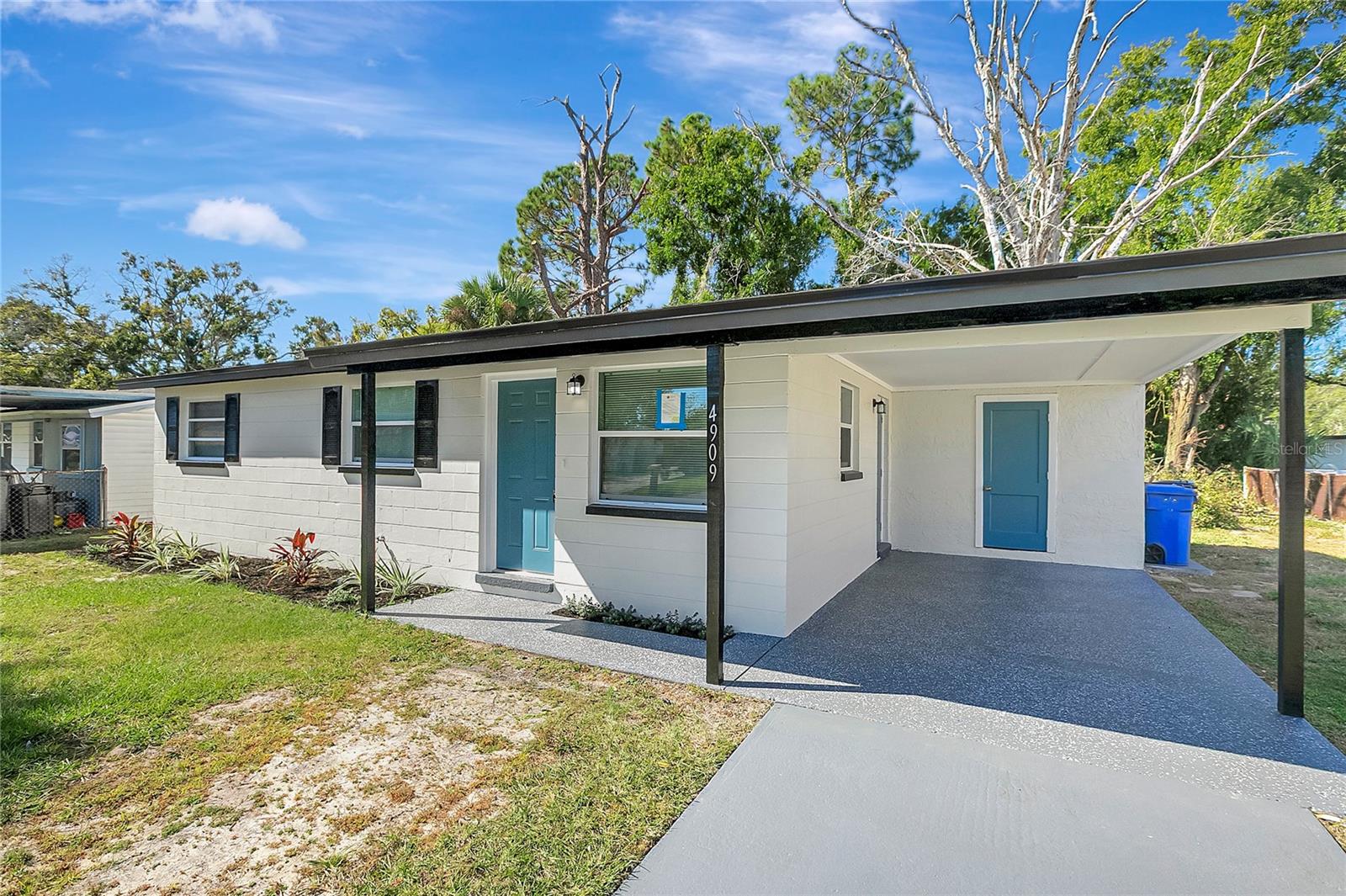 Homes for sale in Tampa, FL | 4909 S 84Th St, Tampa, FL 33619 | MLS# TB8444225