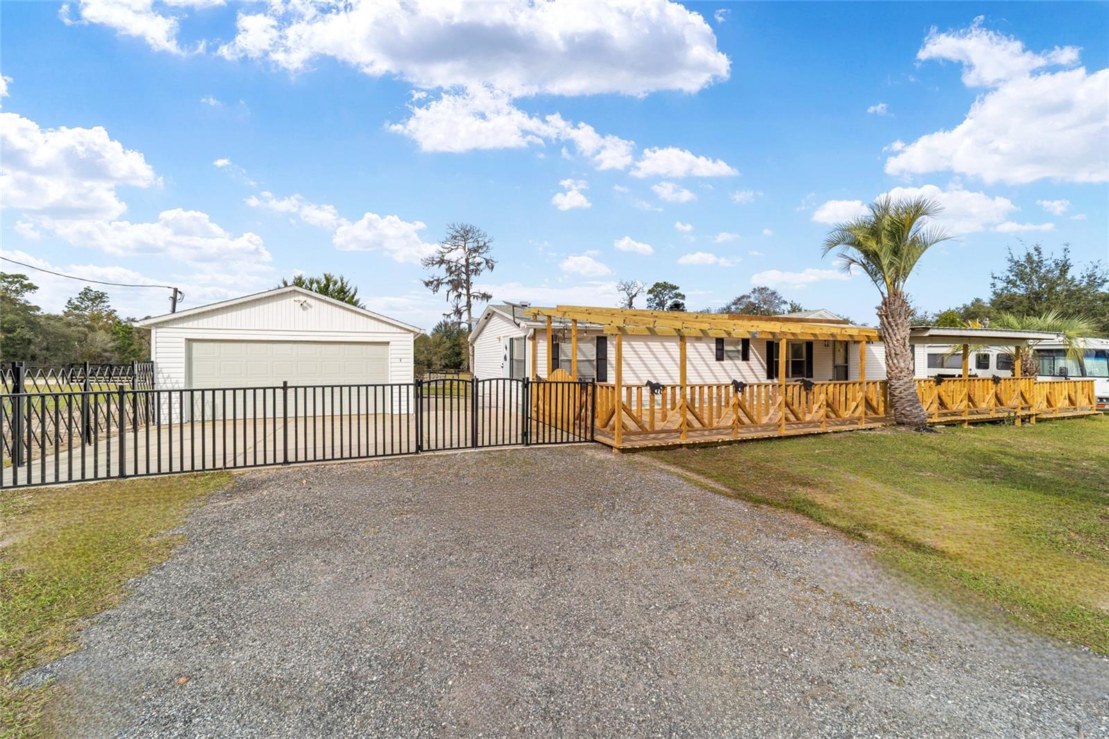 Homes for sale in Morriston, FL | 5150 Se 117 Ave, Morriston, FL 32668 | MLS# OM712938