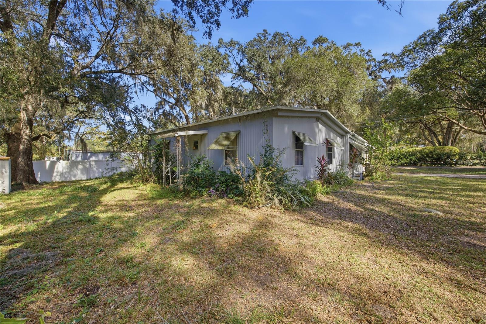 Homes for sale in Lady Lake, FL | 235 Griffin View Dr, Lady Lake, FL 32159 | MLS# G5104260