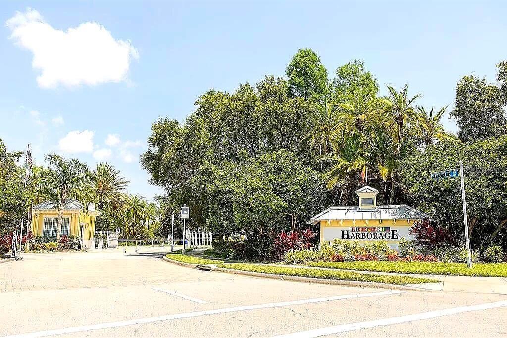 Homes for sale in Bradenton, FL | 5662 Whitehead St, Bradenton, FL 34203 | MLS# O6359524